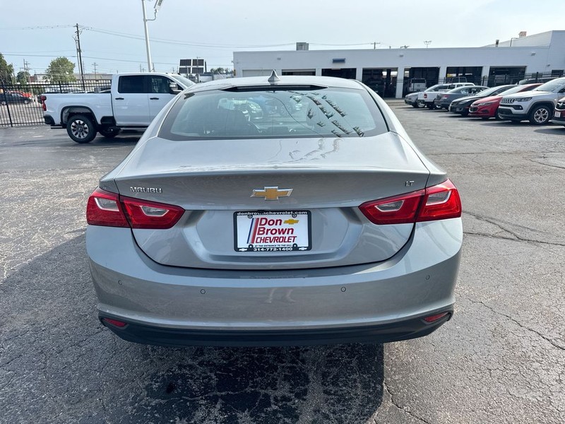 Chevrolet Malibu Vehicle Full-screen Gallery Image 26