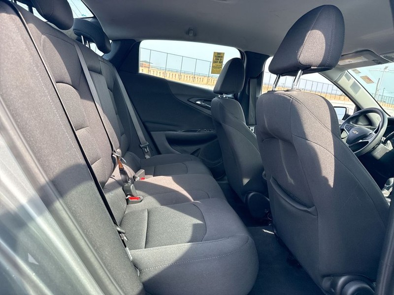 Chevrolet Malibu Vehicle Full-screen Gallery Image 27