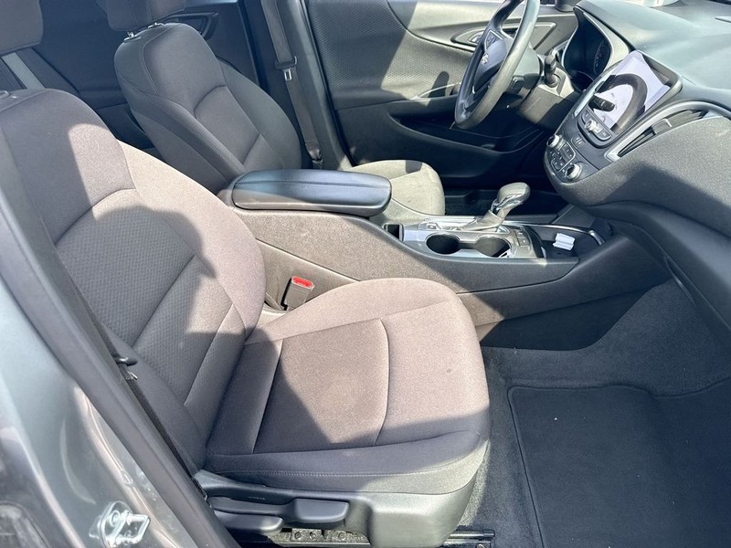 Chevrolet Malibu Vehicle Full-screen Gallery Image 28