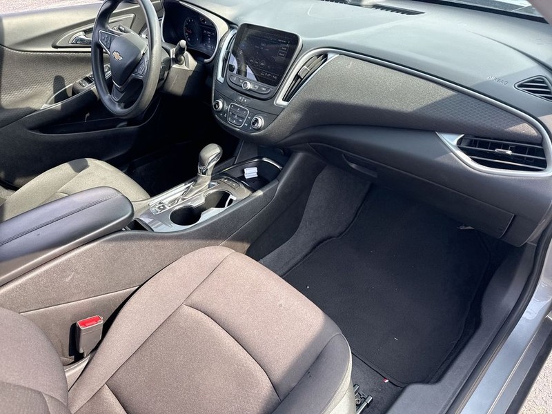 Chevrolet Malibu Vehicle Full-screen Gallery Image 29