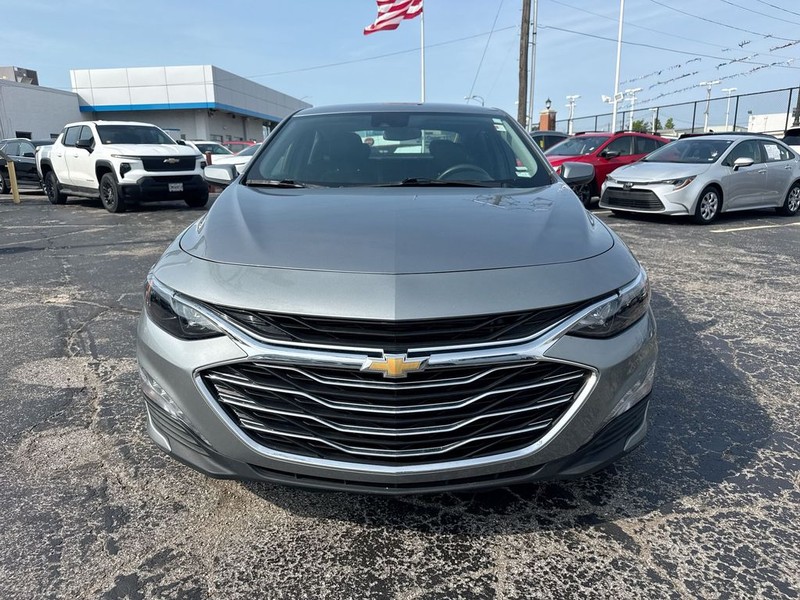Chevrolet Malibu Vehicle Full-screen Gallery Image 30