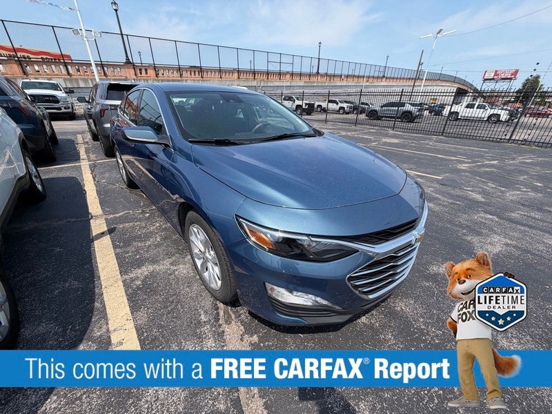 Chevrolet Malibu Vehicle Full-screen Gallery Image 3