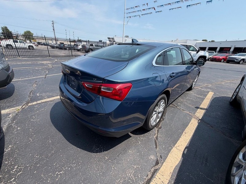 Chevrolet Malibu Vehicle Full-screen Gallery Image 6