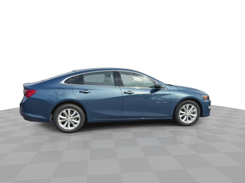 Chevrolet Malibu Vehicle Full-screen Gallery Image 10