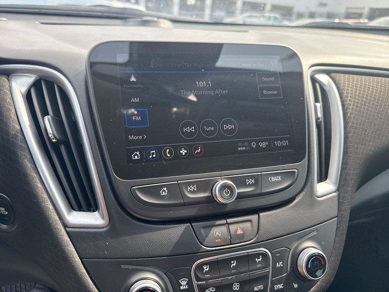 Chevrolet Malibu Vehicle Full-screen Gallery Image 15