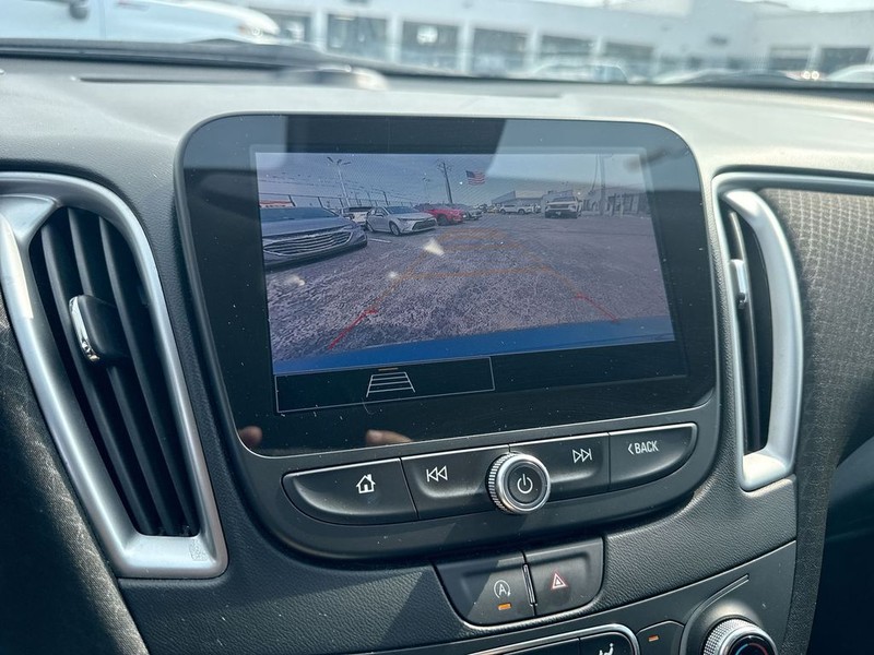 Chevrolet Malibu Vehicle Full-screen Gallery Image 16
