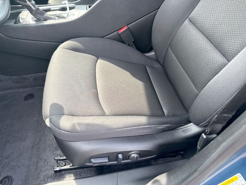 Chevrolet Malibu Vehicle Full-screen Gallery Image 21