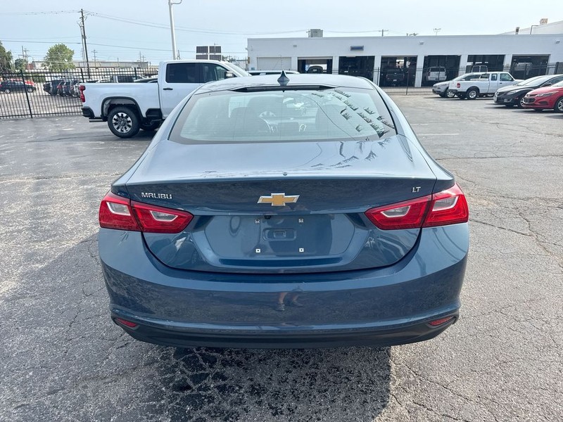 Chevrolet Malibu Vehicle Full-screen Gallery Image 26