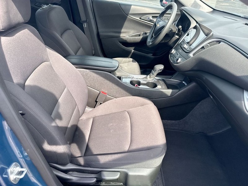 Chevrolet Malibu Vehicle Full-screen Gallery Image 28