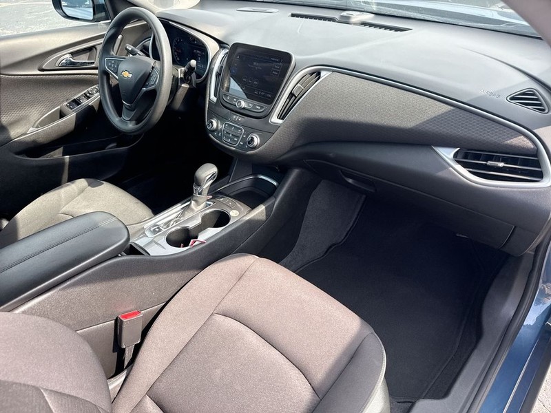 Chevrolet Malibu Vehicle Full-screen Gallery Image 29