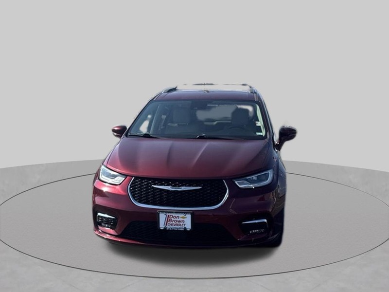 Chrysler Pacifica Vehicle Full-screen Gallery Image 4