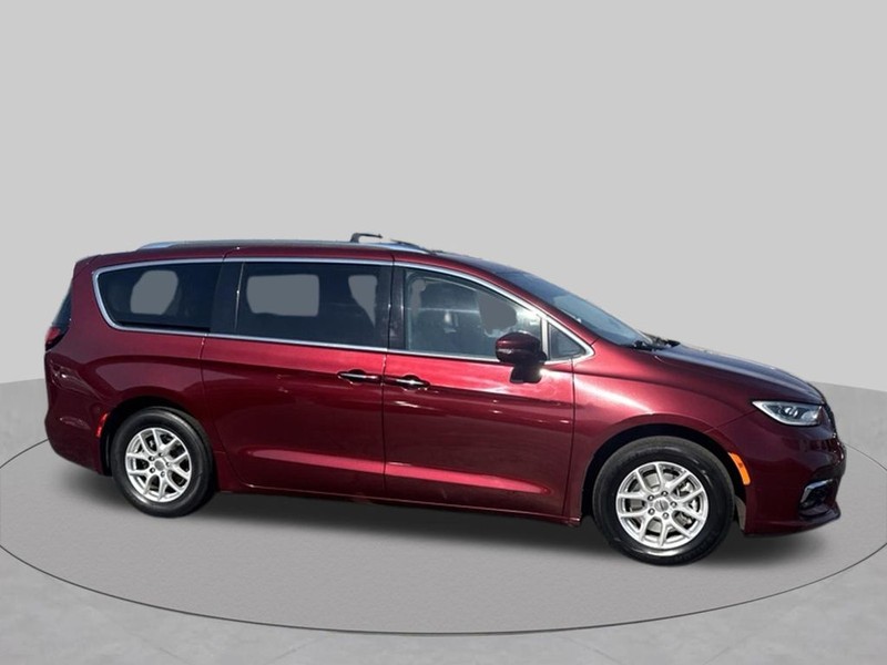 Chrysler Pacifica Vehicle Full-screen Gallery Image 6