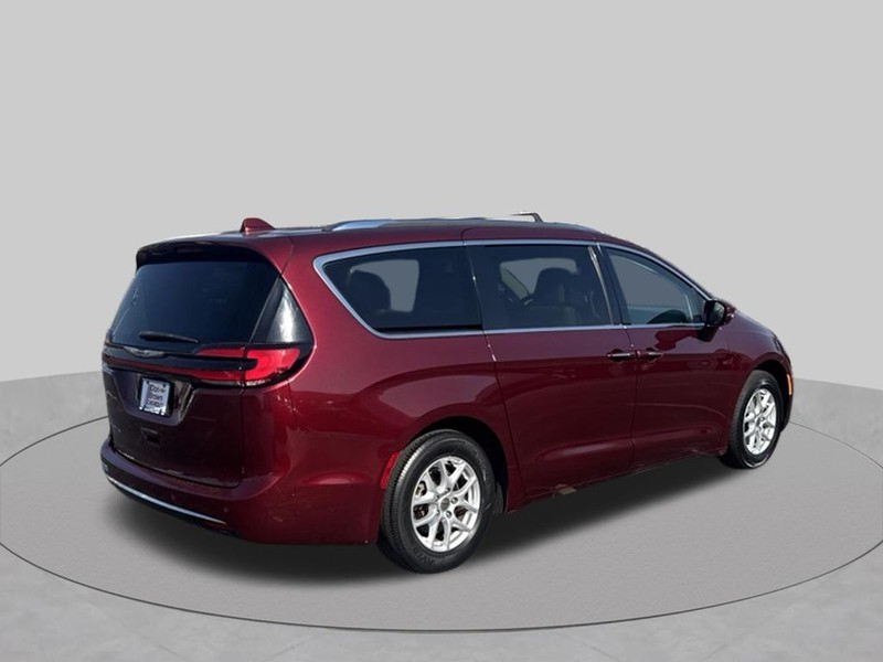 Chrysler Pacifica Vehicle Full-screen Gallery Image 8