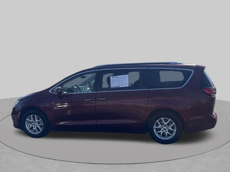 Chrysler Pacifica Vehicle Full-screen Gallery Image 14
