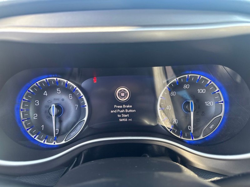 Chrysler Pacifica Vehicle Full-screen Gallery Image 20