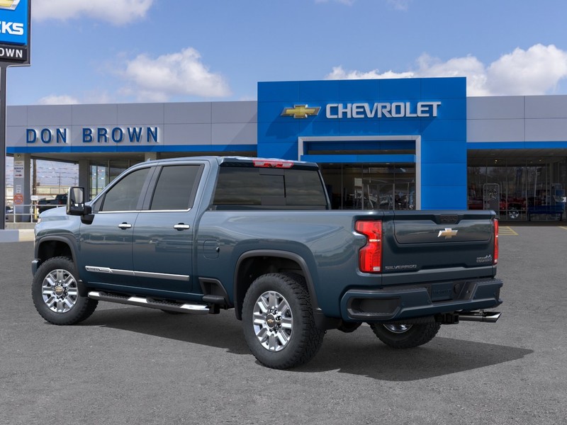 Chevrolet Silverado 3500 HD Vehicle Full-screen Gallery Image 3