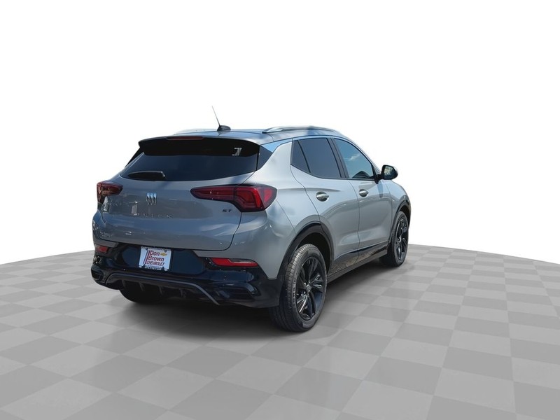 Buick Encore GX Vehicle Full-screen Gallery Image 13