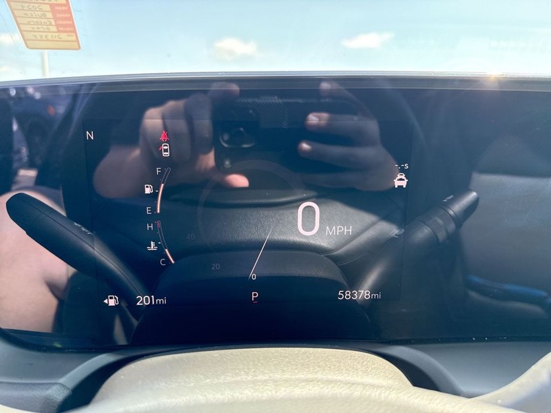 Buick Encore GX Vehicle Full-screen Gallery Image 19