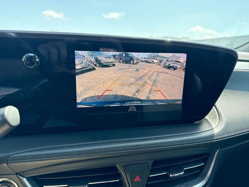 Buick Encore GX Vehicle Full-screen Gallery Image 21