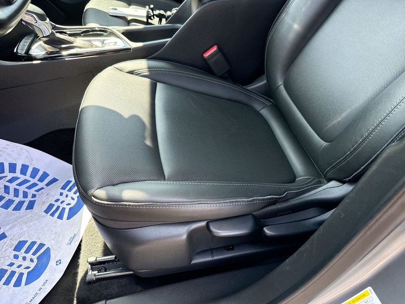 Buick Encore GX Vehicle Full-screen Gallery Image 26