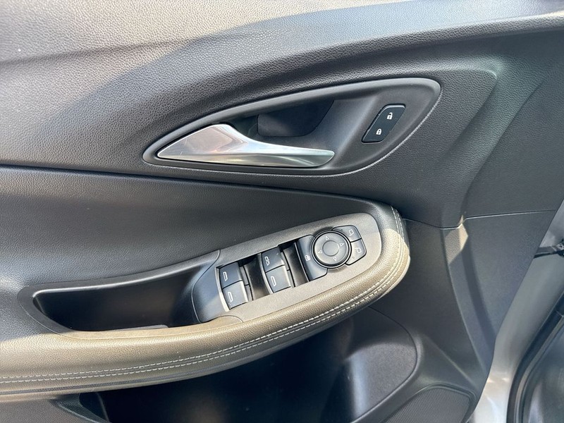 Buick Encore GX Vehicle Full-screen Gallery Image 28