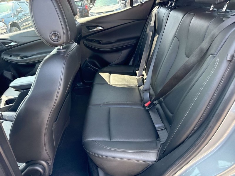 Buick Encore GX Vehicle Full-screen Gallery Image 30