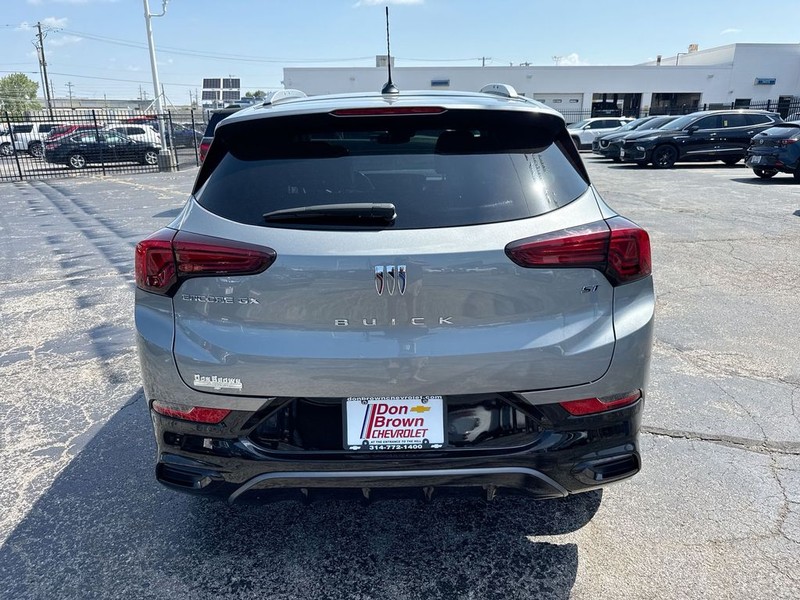 Buick Encore GX Vehicle Full-screen Gallery Image 31