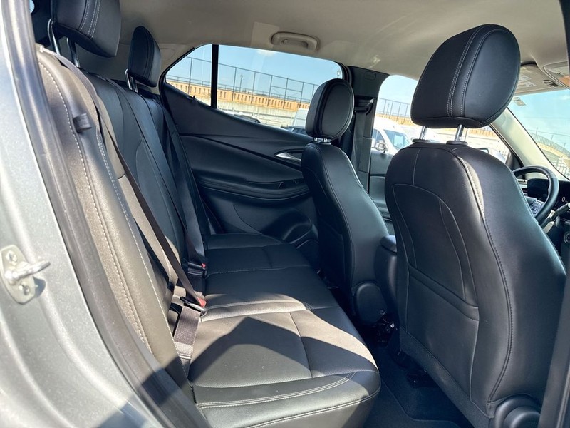 Buick Encore GX Vehicle Full-screen Gallery Image 32