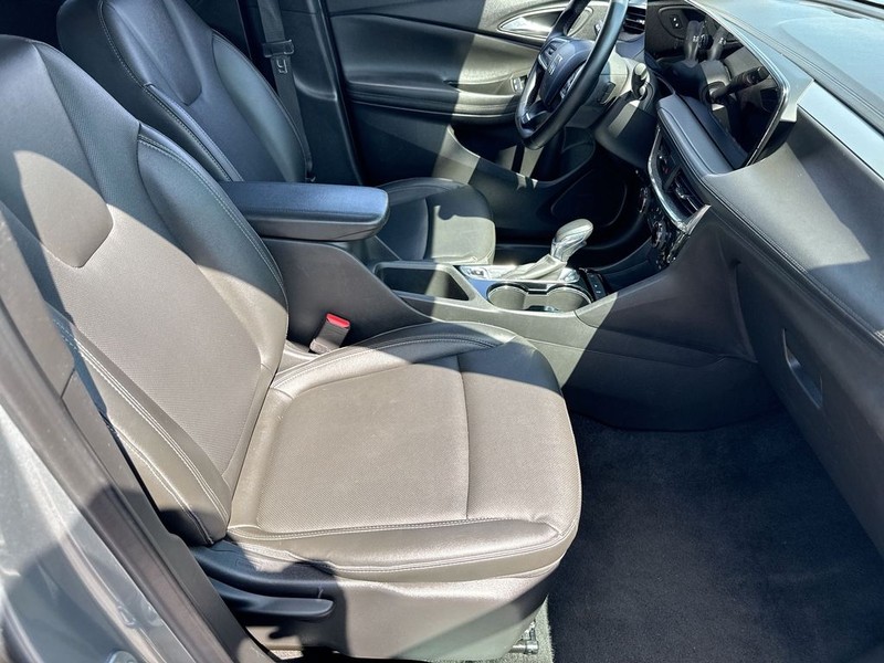 Buick Encore GX Vehicle Full-screen Gallery Image 33