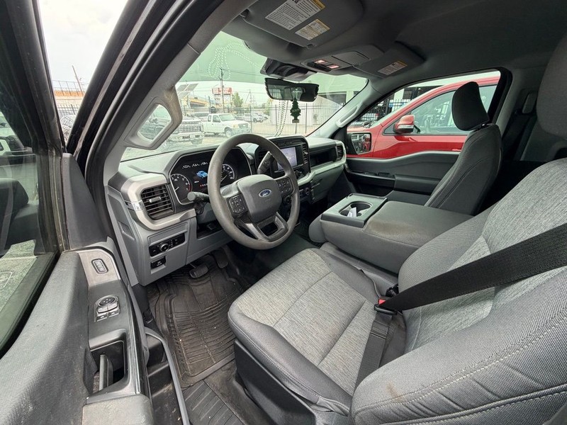 Ford F-150 Vehicle Full-screen Gallery Image 7