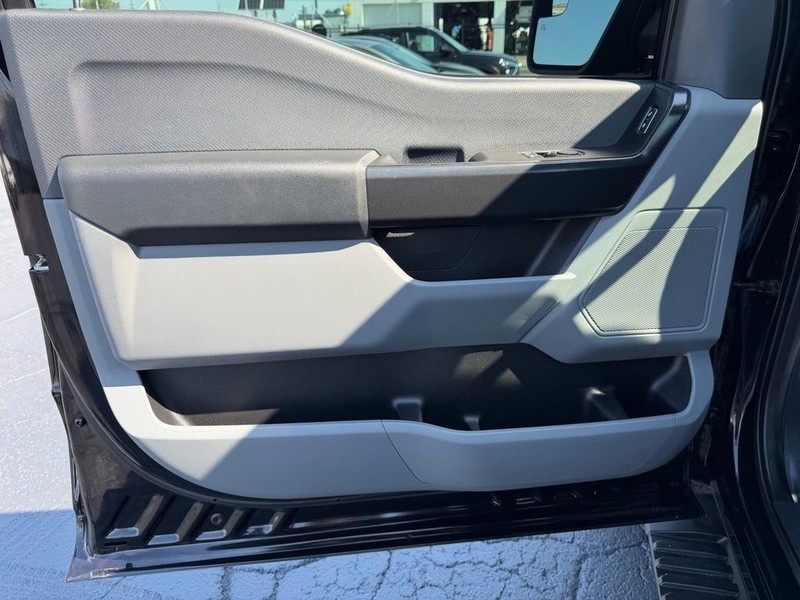 Ford F-150 Vehicle Full-screen Gallery Image 23
