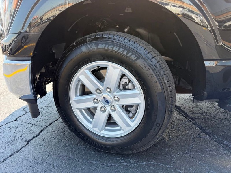 Ford F-150 Vehicle Full-screen Gallery Image 25