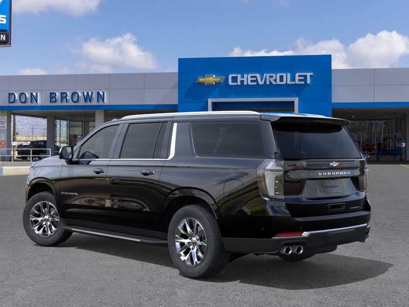 Chevrolet Suburban Vehicle Full-screen Gallery Image 3