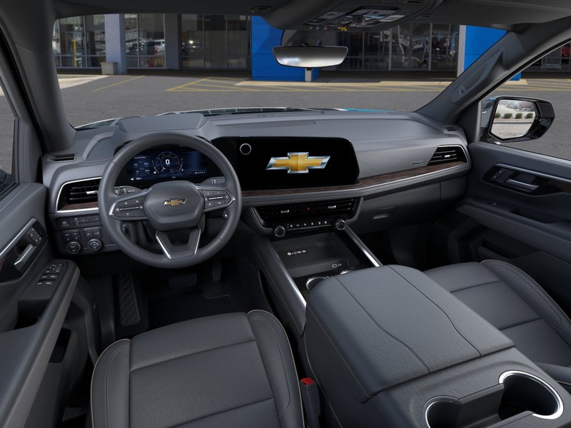 Chevrolet Suburban Vehicle Full-screen Gallery Image 15