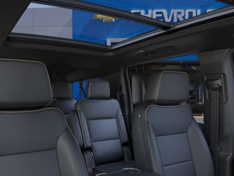 Chevrolet Suburban Vehicle Full-screen Gallery Image 24