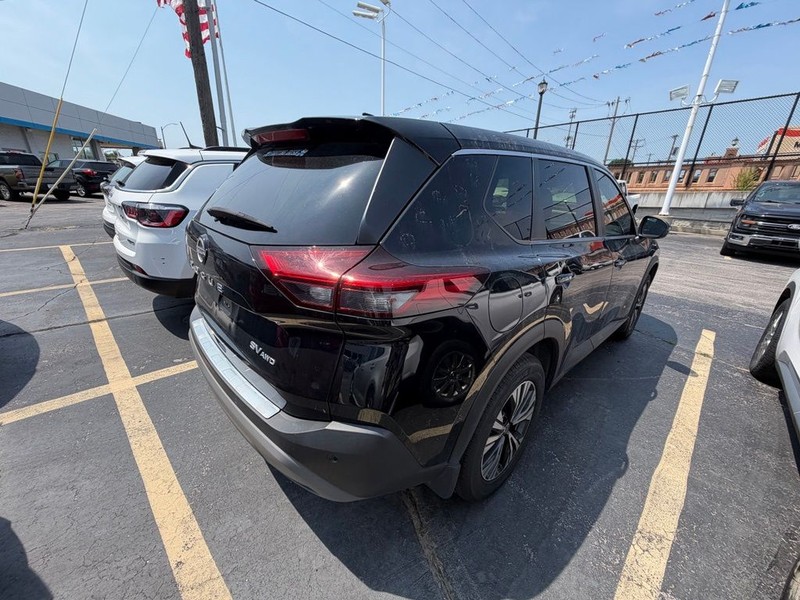 Nissan Rogue Vehicle Full-screen Gallery Image 6