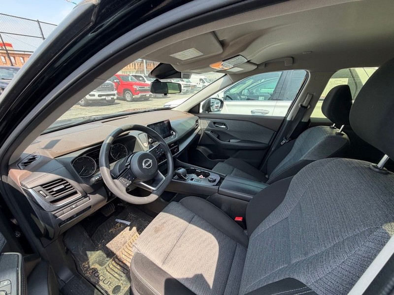 Nissan Rogue Vehicle Full-screen Gallery Image 7