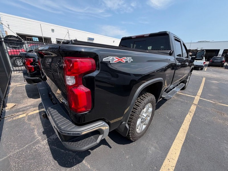Chevrolet Silverado 2500HD Vehicle Full-screen Gallery Image 6