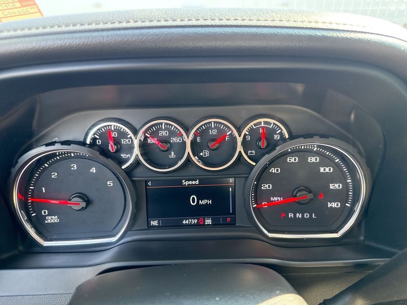 Chevrolet Silverado 2500HD Vehicle Full-screen Gallery Image 19