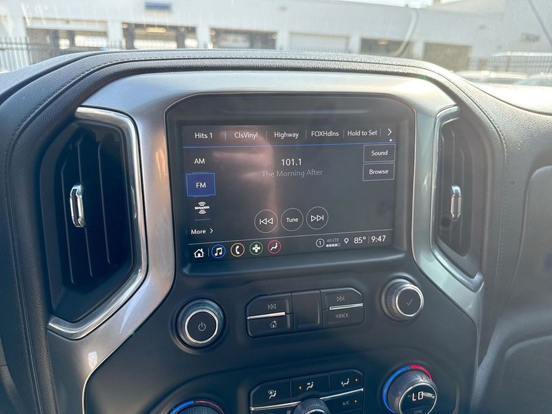 Chevrolet Silverado 2500HD Vehicle Full-screen Gallery Image 20