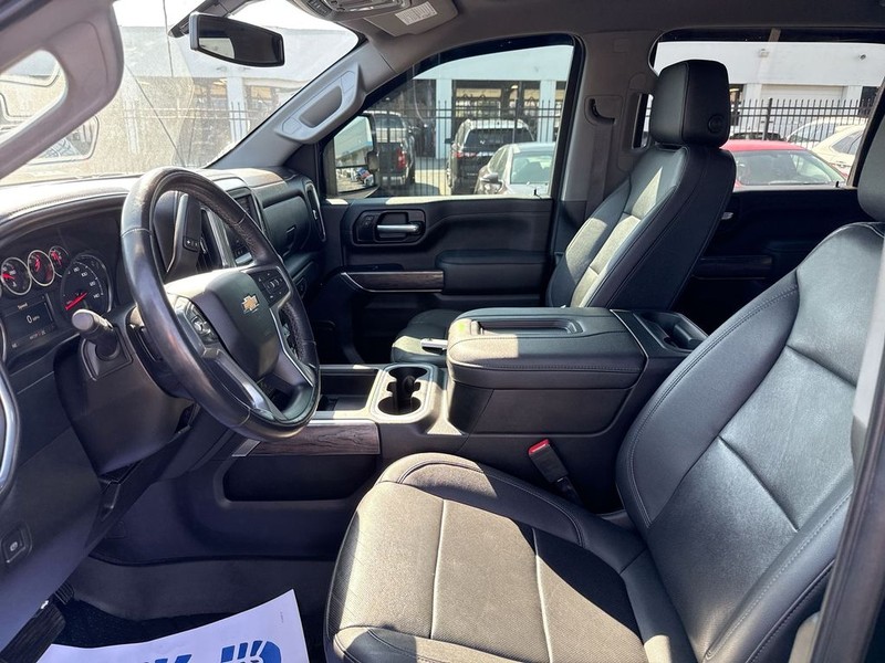 Chevrolet Silverado 2500HD Vehicle Full-screen Gallery Image 27