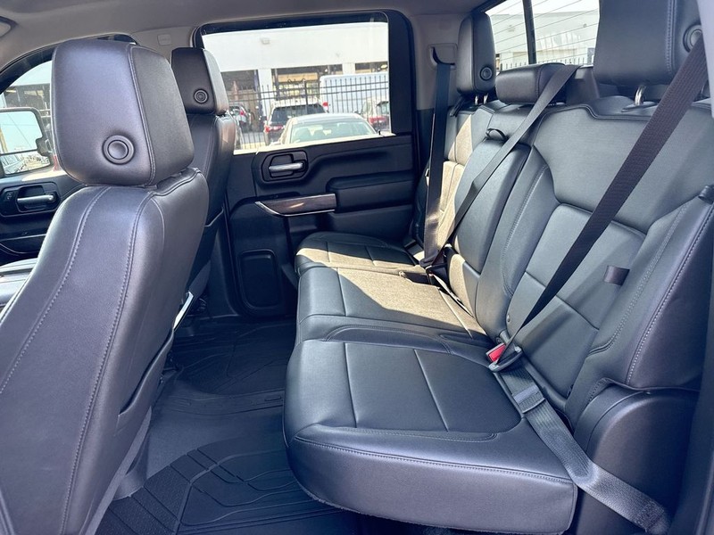Chevrolet Silverado 2500HD Vehicle Full-screen Gallery Image 30