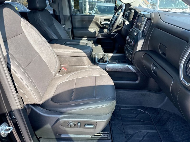 Chevrolet Silverado 2500HD Vehicle Full-screen Gallery Image 33