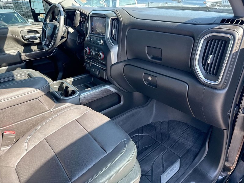 Chevrolet Silverado 2500HD Vehicle Full-screen Gallery Image 34