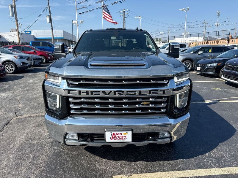 Chevrolet Silverado 2500HD Vehicle Full-screen Gallery Image 35