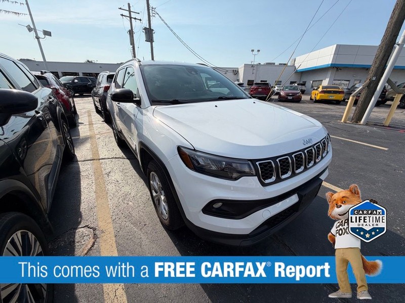 Jeep Compass Vehicle Full-screen Gallery Image 3