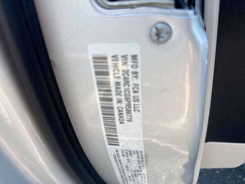Chrysler Voyager Vehicle Full-screen Gallery Image 38