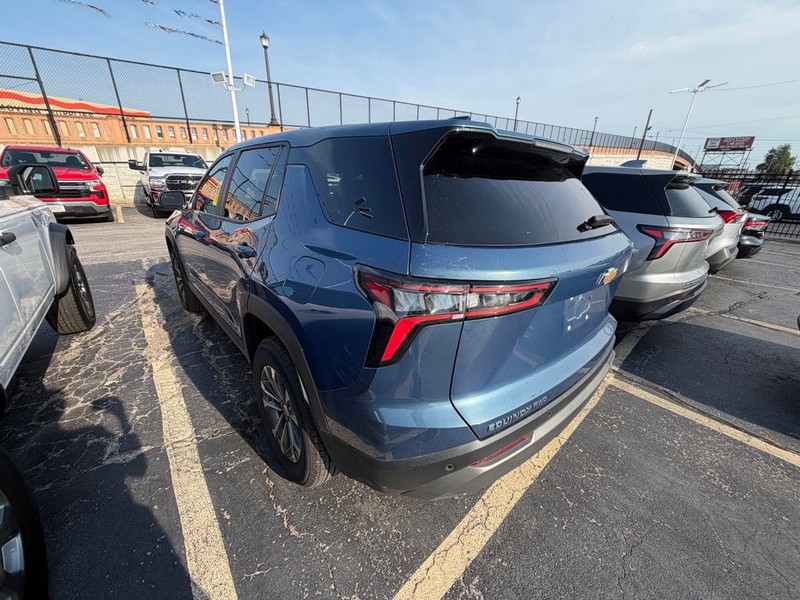Chevrolet Equinox Vehicle Full-screen Gallery Image 4