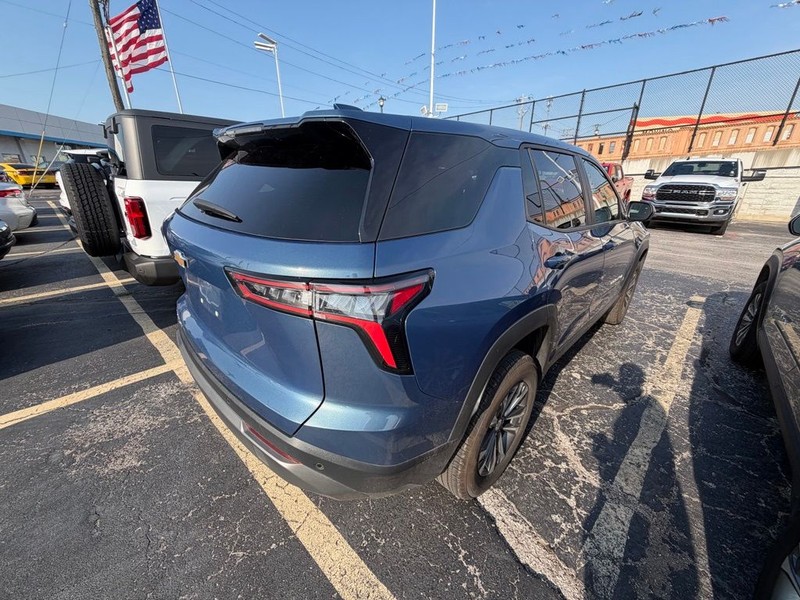 Chevrolet Equinox Vehicle Full-screen Gallery Image 6
