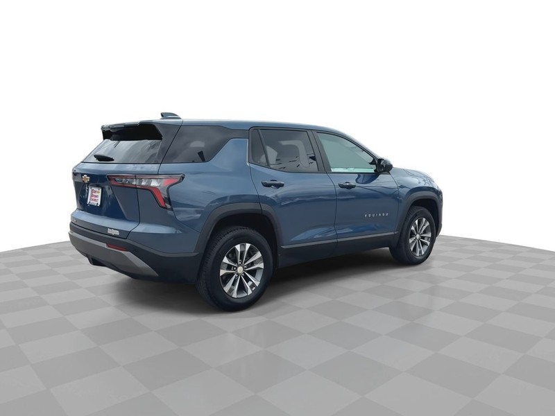 Chevrolet Equinox Vehicle Full-screen Gallery Image 13